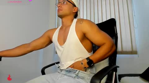 Snapshot of thomas_scot1 chatting on 11-26-25, 01:12 T H O M A S online show from 11-26-25, 01:12