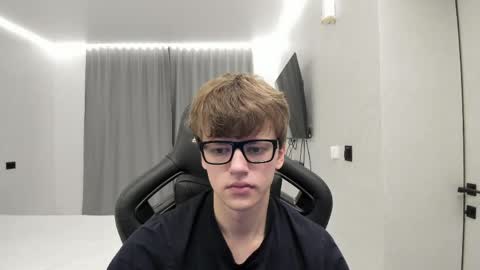 Snapshot of thomas_shelbivip chatting on 05-14-26, 01:23 Tomas online show from 05-14-26, 01:23