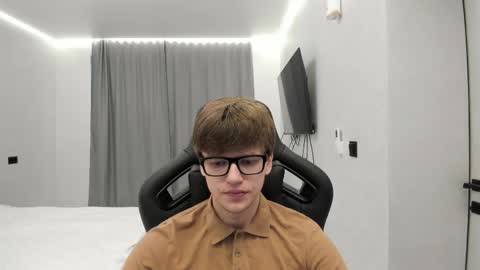 Snapshot of thomas_shelbivip chatting on 05-19-26, 12:55 Tomas online show from 05-19-26, 12:55