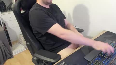 thommy2008 online show from 11-12-25, 12:16