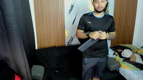 thomson_hot01 online show from 01-12-26, 05:01