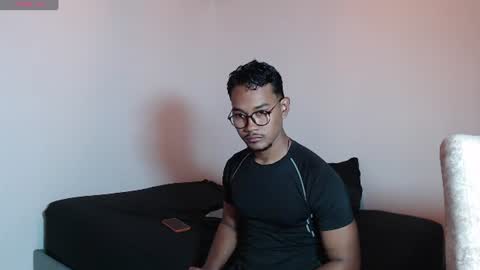 Snapshot of thong_21 chatting on 07-10-26, 05:59 Thong online show from 07-10-26, 05:59