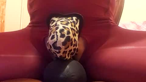 Snapshot of thongsandstockings chatting on 10-31-25, 12:11 Thongsandstocking online show from 10-31-25, 12:11