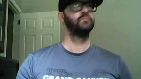 Snapshot of throbinwilliam chatting on 07-12-26, 01:57 Throbin Williams online show from 07-12-26, 01:57