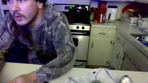 thunder8u42 online show from 10-22-25, 07:19