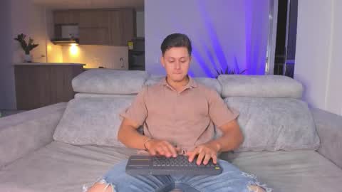 santiago online show from 01-16-26, 01:09