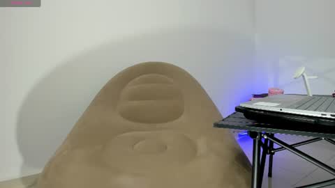Snapshot of tiago_hannah chatting on 07-19-26, 10:30 carolina online show from 07-19-26, 10:30