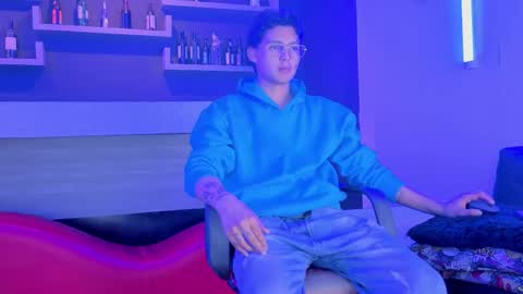 Snapshot of tian_sex chatting on 05-03-26, 03:01 online show from 05-03-26, 03:01