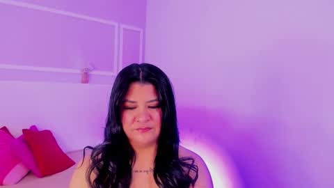 tiannagloww online show from 02-14-26, 06:59