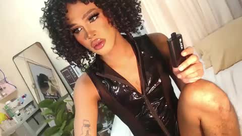 Snapshot of tiara_perezx chatting on 12-16-24, 01:42 Sam online show from 12-16-24, 01:42