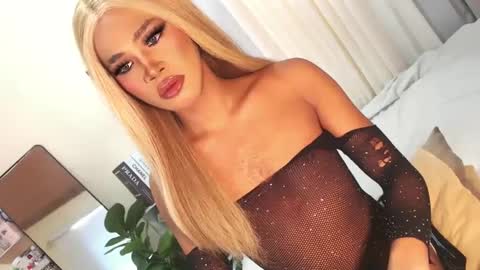 Snapshot of tiara_perezx chatting on 12-21-24, 12:42 Sam online show from 12-21-24, 12:42