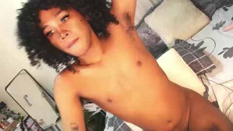 Snapshot of tiara_perezx chatting on 02-05-25, 03:45 Sam online show from 02-05-25, 03:45