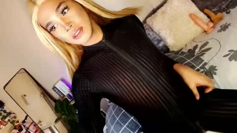 Snapshot of tiara_perezx chatting on 02-05-25, 06:46 Sam online show from 02-05-25, 06:46