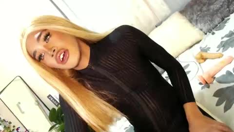 Snapshot of tiara_perezx chatting on 02-06-25, 05:46 Sam online show from 02-06-25, 05:46