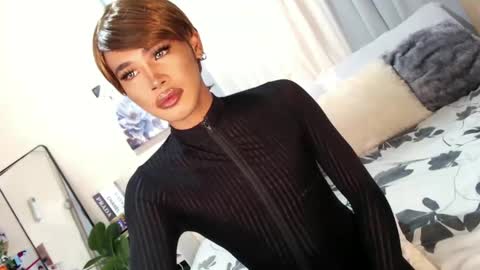 Snapshot of tiara_perezx chatting on 02-08-25, 01:43 Sam online show from 02-08-25, 01:43