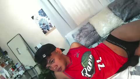 Snapshot of tiara_perezx chatting on 02-15-25, 06:02 Sam online show from 02-15-25, 06:02