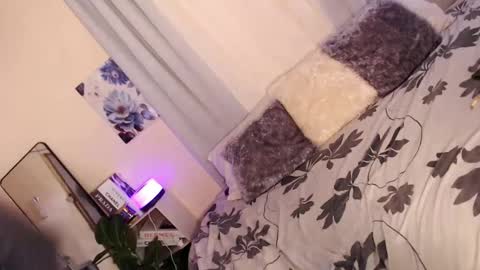 Snapshot of tiara_perezx chatting on 02-22-25, 06:06 Sam online show from 02-22-25, 06:06