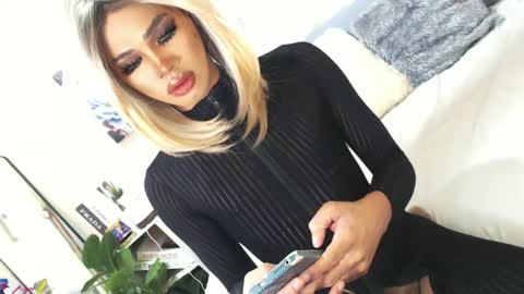 Snapshot of tiara_perezx chatting on 02-26-25, 02:37 Sam online show from 02-26-25, 02:37