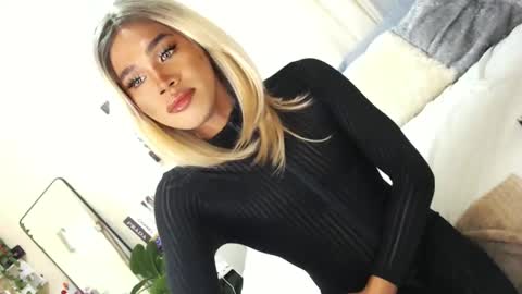 Snapshot of tiara_perezx chatting on 02-27-25, 02:32 Sam online show from 02-27-25, 02:32
