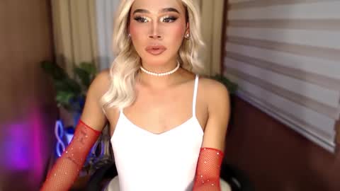 Snapshot of tiara_perezx chatting on 09-22-25, 04:03 Sam online show from 09-22-25, 04:03