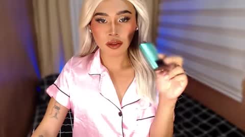 Snapshot of tiara_perezx chatting on 10-16-25, 05:47 Sam online show from 10-16-25, 05:47