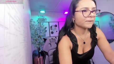 Tiara  online show from 04-22-26, 03:09