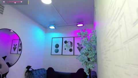 Tiara  online show from 06-04-26, 03:23