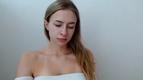 Tiara online show from 07-21-26, 11:56