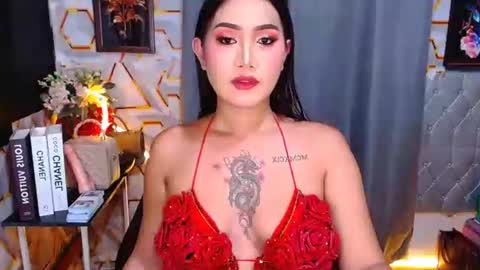 tiarrafoxs online show from 05-28-26, 10:12