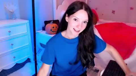 Snapshot of ticketshow chatting on 10-28-25, 12:25 ticketshow online show from 10-28-25, 12:25