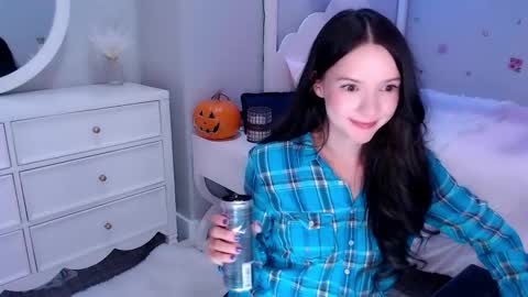 Snapshot of ticketshow chatting on 10-31-25, 12:44 ticketshow online show from 10-31-25, 12:44