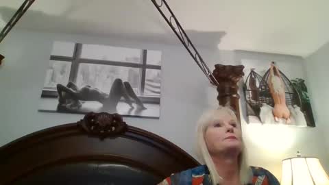Snapshot of ticklemepink696969 chatting on 12-29-24, 10:25 ticklemepink696969 online show from 12-29-24, 10:25
