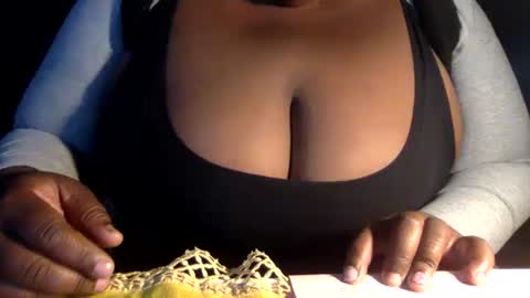 Snapshot of tierrahenri chatting on 03-09-25, 03:05 Tierra Henri online show from 03-09-25, 03:05