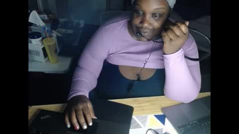 Snapshot of tierrahenri chatting on 10-20-25, 01:11 Tierra Henri online show from 10-20-25, 01:11