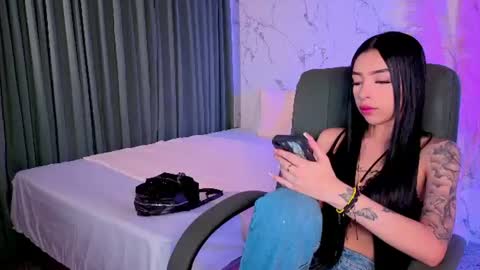 Snapshot of tifanny_m chatting on 07-25-26, 04:04 TIFANNY online show from 07-25-26, 04:04