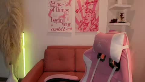 Tiffany online show from 04-06-26, 04:10