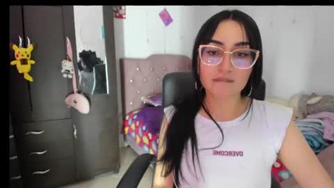Snapshot of tiffani_williams chatting on 06-23-26, 09:57 tifany online show from 06-23-26, 09:57