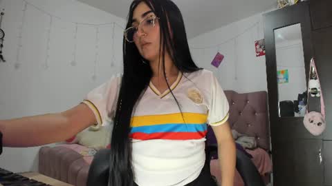 Snapshot of tiffani_williams chatting on 07-03-26, 10:49 tifany online show from 07-03-26, 10:49