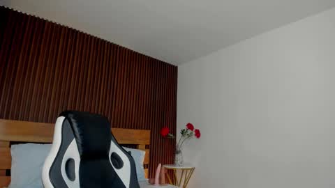 T I F F A N N Y online show from 02-11-26, 12:21