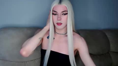 Snapshot of tiffany_smitch chatting on 11-15-25, 07:05 Tif online show from 11-15-25, 07:05