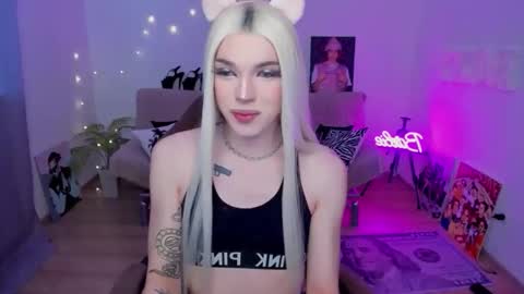 Snapshot of tiffany_smitch chatting on 02-01-26, 05:17 Tif online show from 02-01-26, 05:17