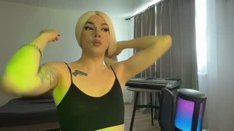 Snapshot of tiffany_smitch chatting on 03-21-26, 07:02 Tif online show from 03-21-26, 07:02