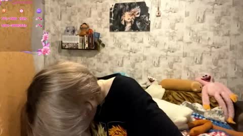 Snapshot of tiffanydziewanowski chatting on 05-03-26, 02:01 Tiffany online show from 05-03-26, 02:01