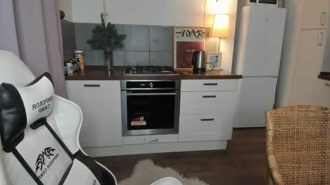  Tiffany  online show from 01-12-25, 01:05