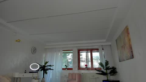 Tiffany Houston online show from 12-12-24, 06:36