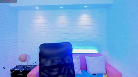 tiffanyhoustton online show from 03-18-26, 12:30