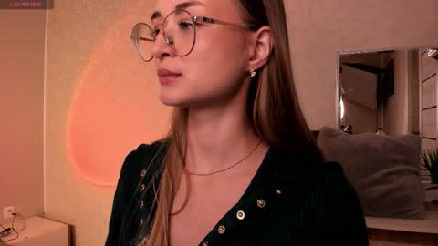 Tiffany online show from 09-25-25, 01:37