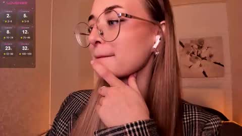 Tiffany online show from 10-08-25, 01:42