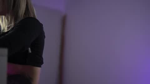 Ilaria online show from 10-11-25, 07:18