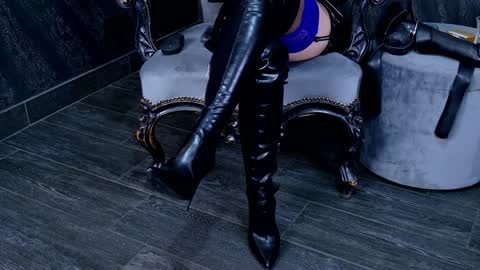 Snapshot of tiffanysia chatting on 01-16-25, 11:48 Tiffany Sia online show from 01-16-25, 11:48